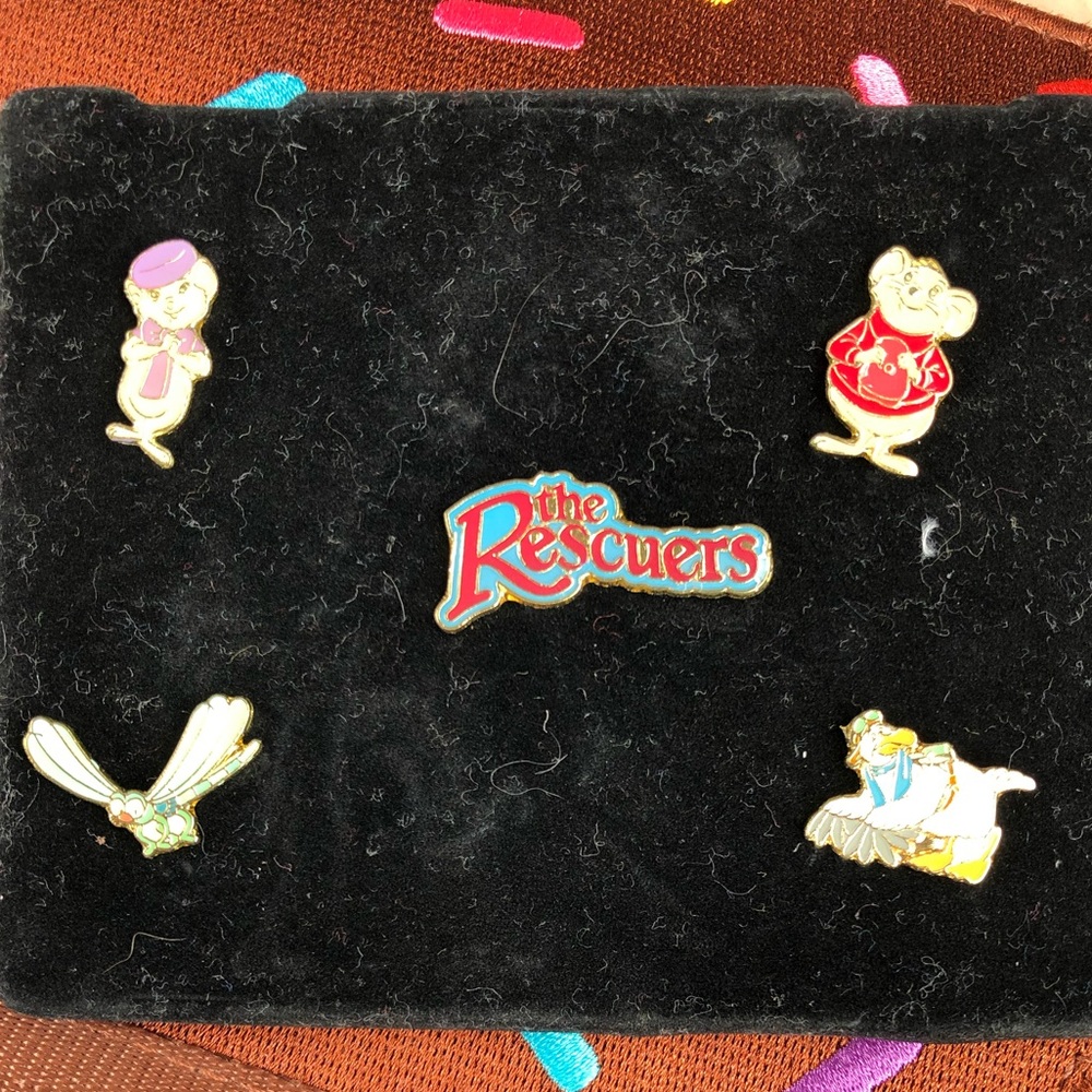 Disney pins